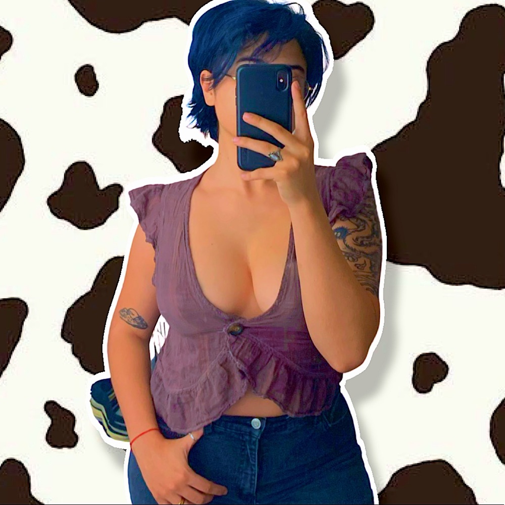 Lowcut blouse